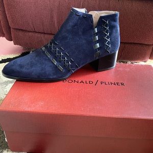 Donald J. Pliner - Size 10 - Navy Blue